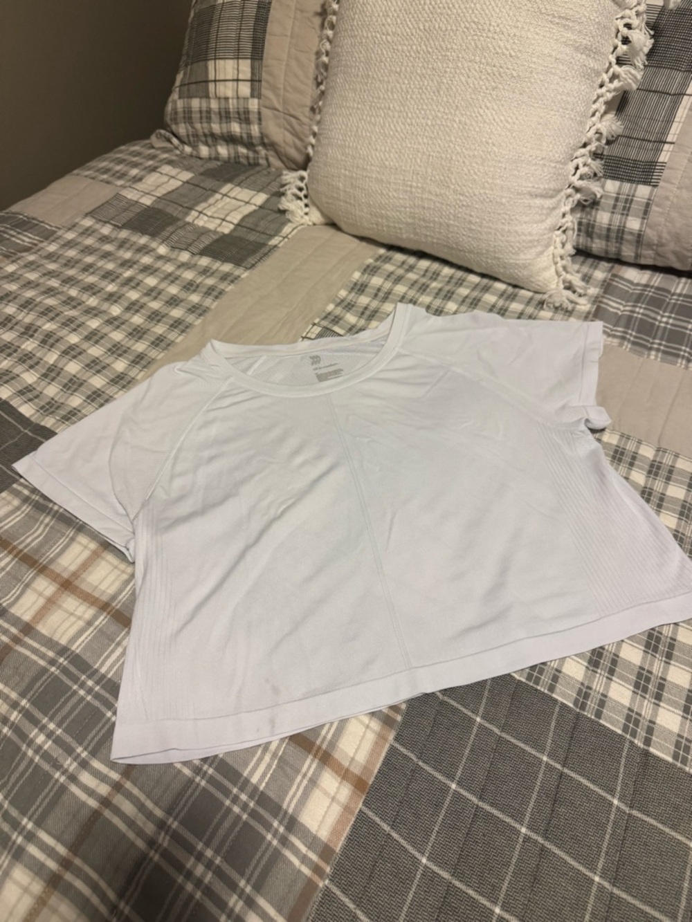 All in Motion White Cropped Workout T-Shirt - Medium